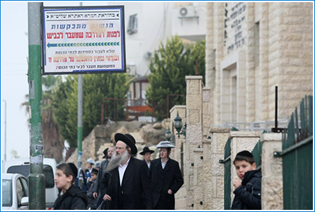 Sign next to Beit Shemesh synagogue instructing women to cross the street. Photo: Flash90